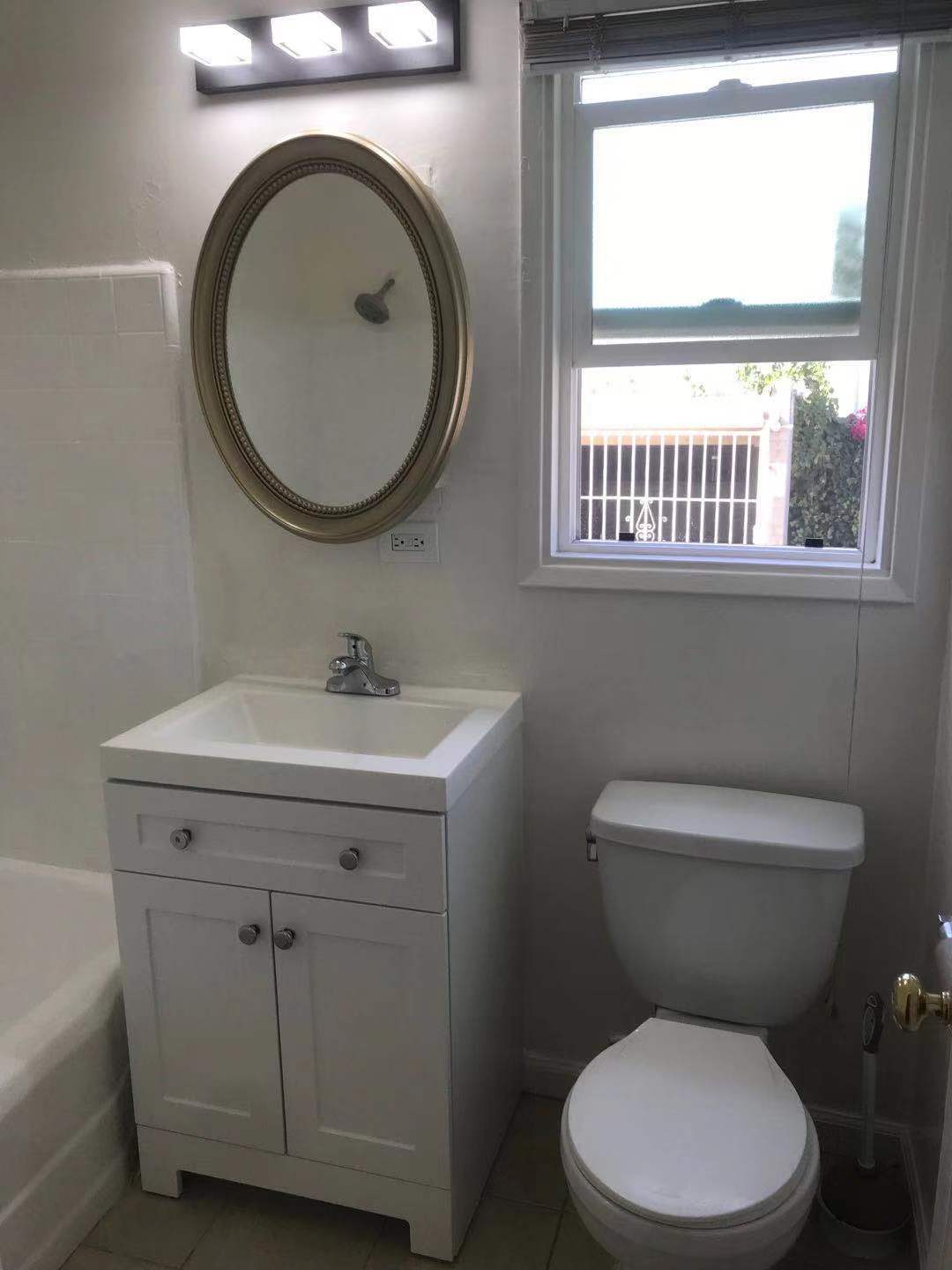 Building Photo - 2477 Silver Lake Blvd