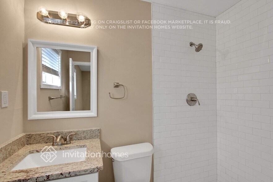Building Photo - 5801 Oakleaf Dr