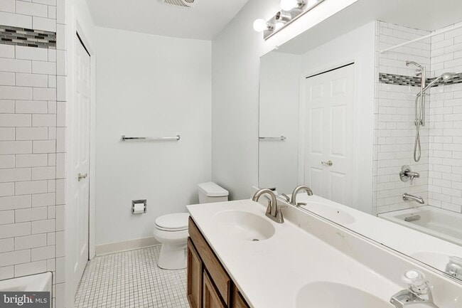 Building Photo - 5707 Brewer House Cir