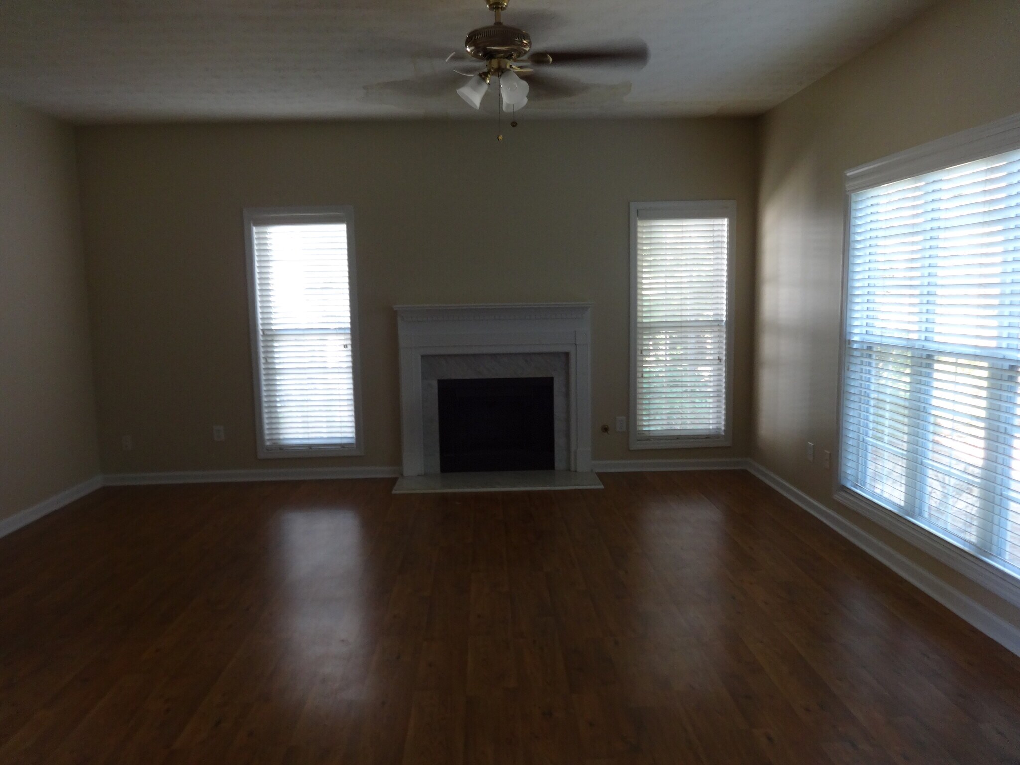 Building Photo - 834 Glen Abbey Dr