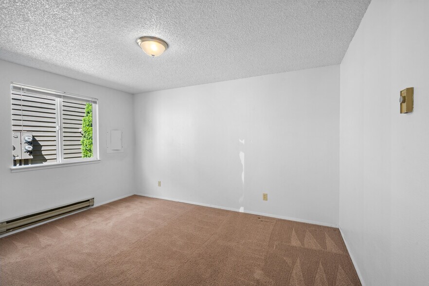 Building Photo - 1601 Norpoint Way NE