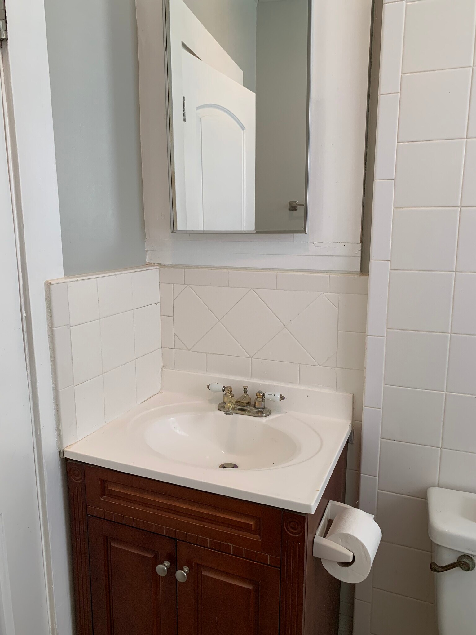 bathroom - 2243 Gilmore St