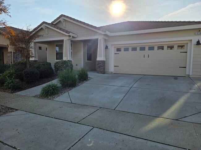 Primary Photo - 1994 Newark Way