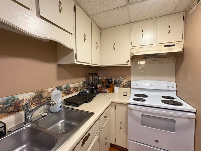 Building Photo - 3854 S Parkway Dr