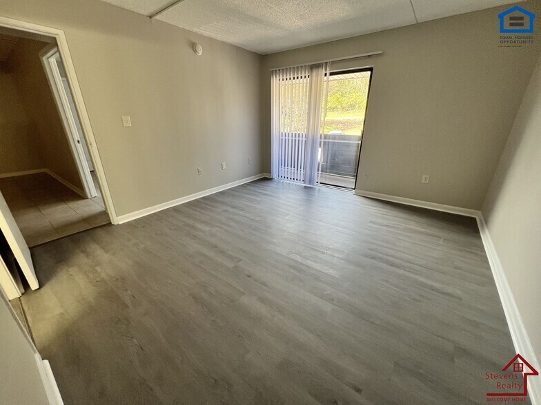 Building Photo - 915 S Seminole Dr