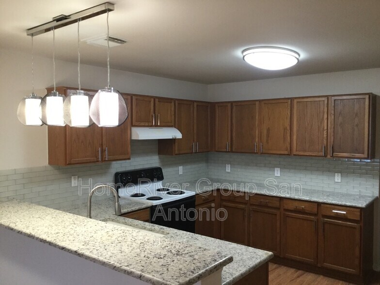 Building Photo - 802 Amber Knoll