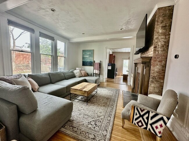 Building Photo - 516 Fourth Street 1.2 miles to CC, 4 Bed 2...