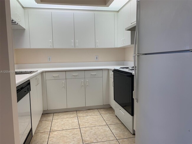 Building Photo - 12551 SW 16th Ct
