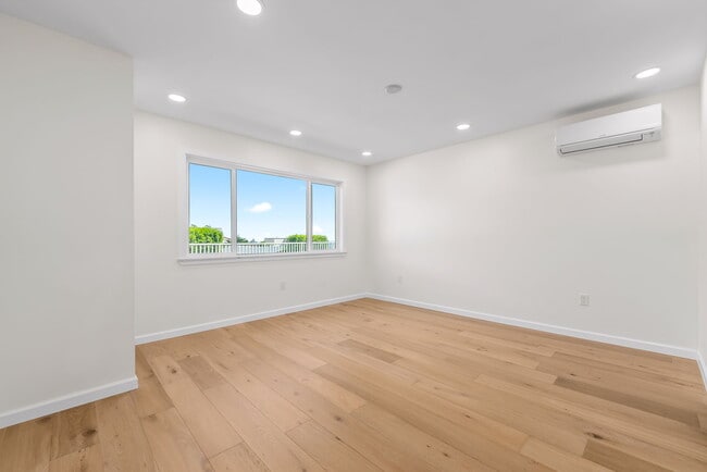 Building Photo - 2067 Laukahi St