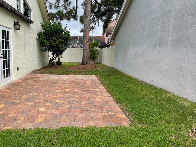 Building Photo - 12861 Meadowbend Dr