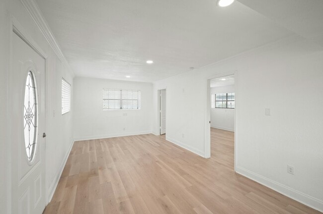 Building Photo - 928 Ferry Rd