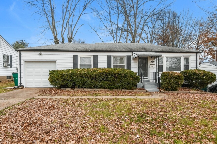 Building Photo - 1425 Akron Dr