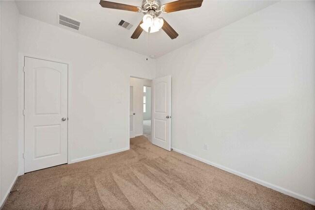 Building Photo - 4012 Centre Valley Ln