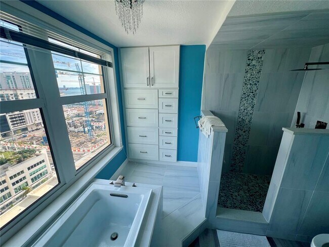 Building Photo - 750 N Tamiami Trl