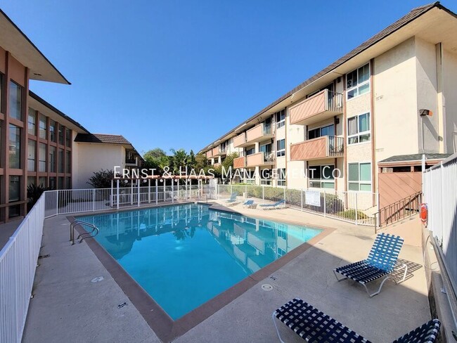 Primary Photo - Beautiful 1 Bedroom Condo in Resort Styled...