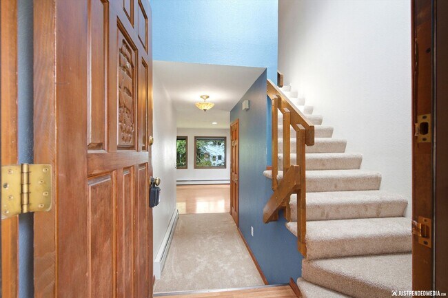 Building Photo - Cozy Eagle River Home with Backyard Trails!