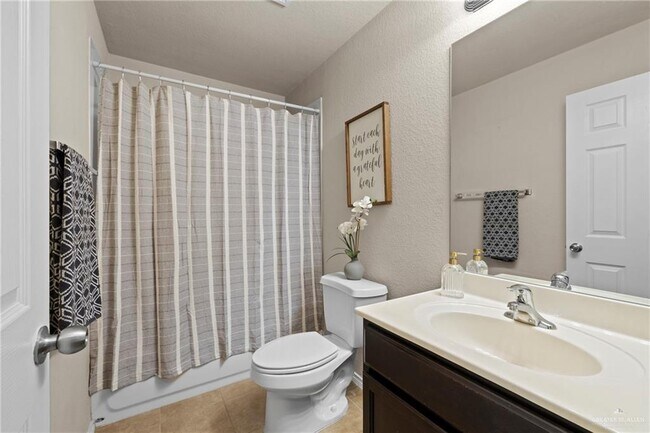 Building Photo - 33 Kika De La Garza St