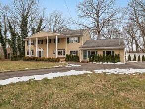 Building Photo - 5 Linda Ct