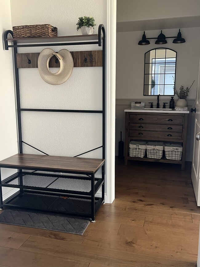 Building Photo - 4565 Lucerne Ave