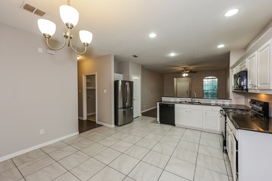 Building Photo - 2016 Belshire Ct