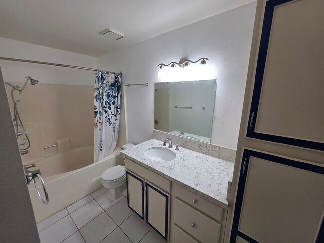 Building Photo - Beautiful Upgraded "Westside" Condo!