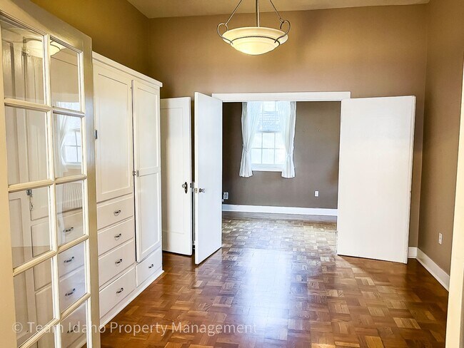 Building Photo - Charming 3bed/3bath home in Historic Fort Russell District