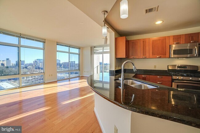 Building Photo - 5750 Bou Ave