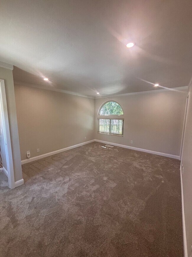 Building Photo - Updated 3 bedroom 2 bathroom Condo in Rincon Valley's Brush Creek Villas with A/C