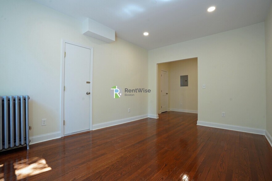 Building Photo - 123 Sutherland Rd