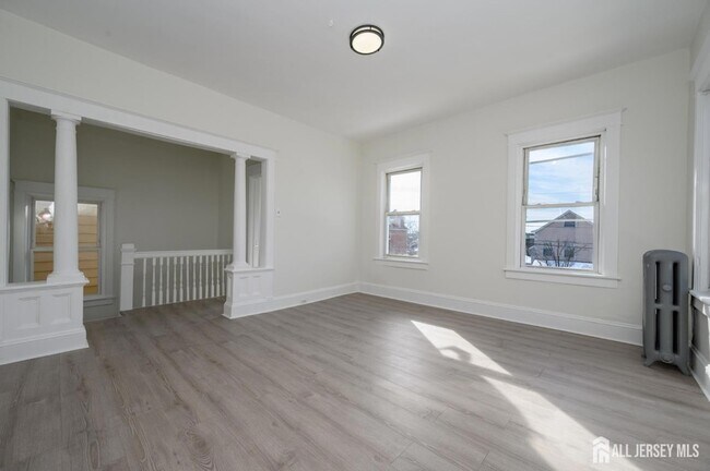 Building Photo - 377 Delavan St
