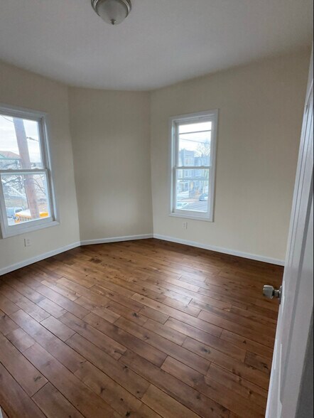 Building Photo - 826 S 15th St