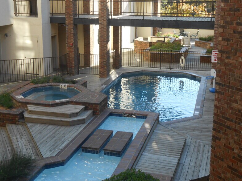 Building Photo - 3001 Cedar