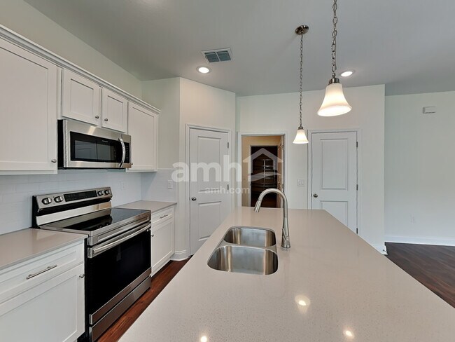 Building Photo - 6182 Little Blf Cir