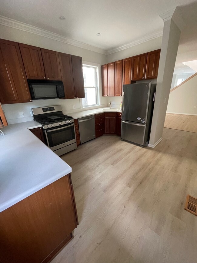 Building Photo - 3131 11th St NW