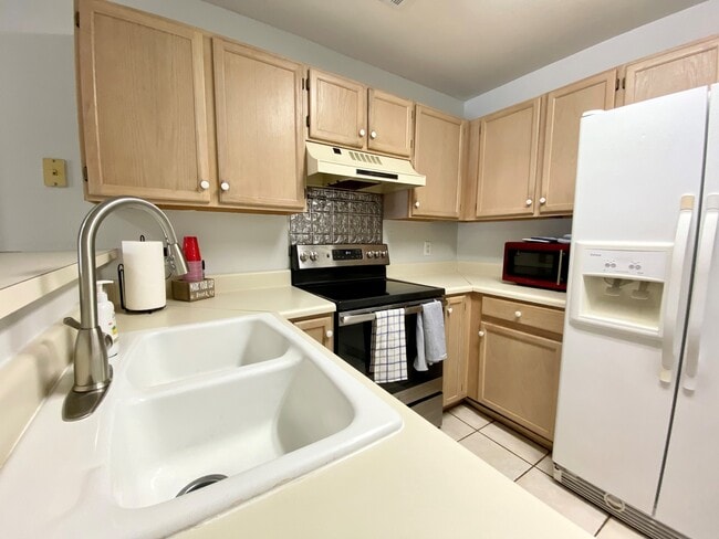 Building Photo - 786 Timberwood Cir E