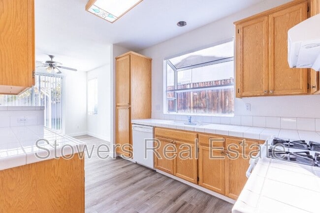 Building Photo - 5346 Fairside Way