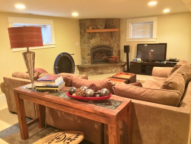 Building Photo - 4bd/2.5ba Seattle House