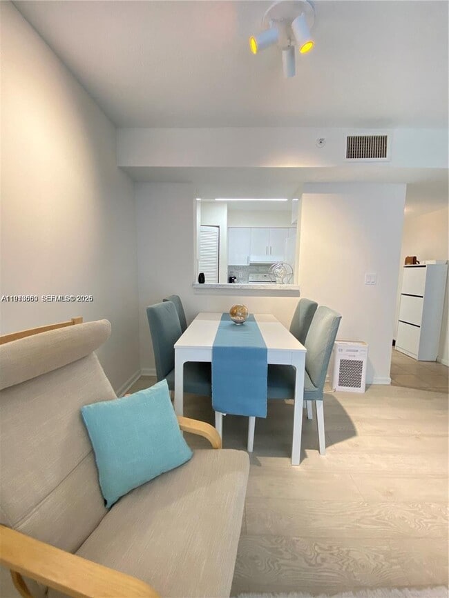 Building Photo - 1350 SE 3rd Ave