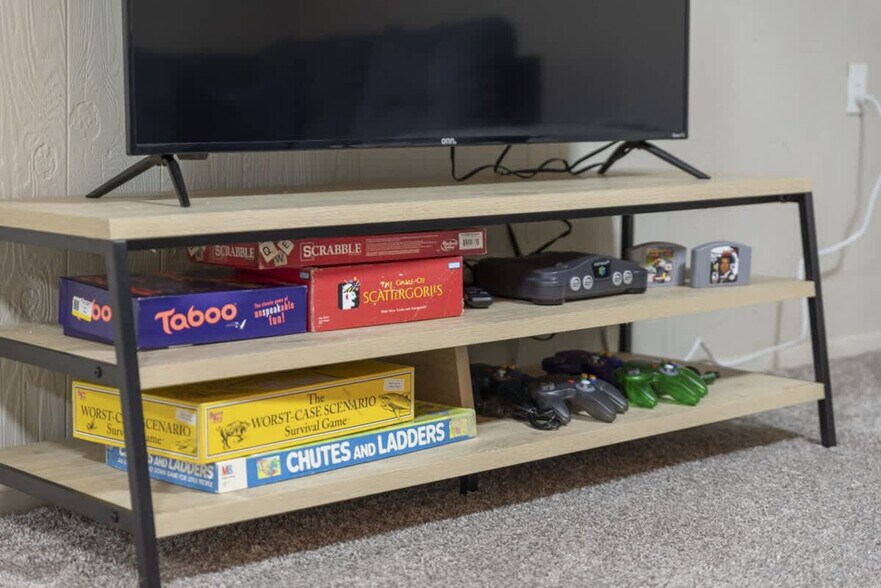 Building Photo - 6536 Lawnwood Ave