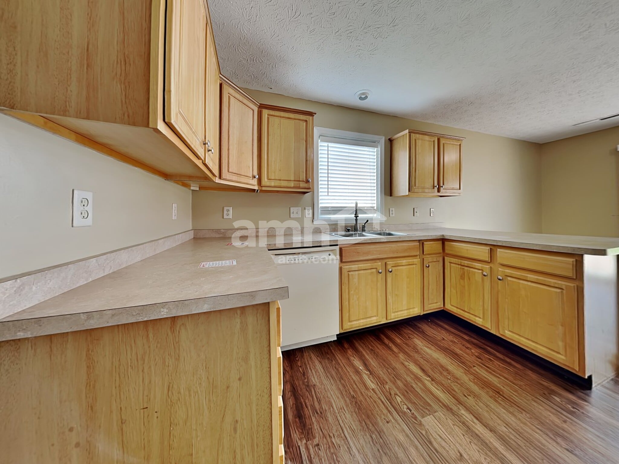 Building Photo - 160 Concord Farm Rd