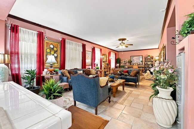 Building Photo - Spacious 4-Bedroom Home in Lancaster