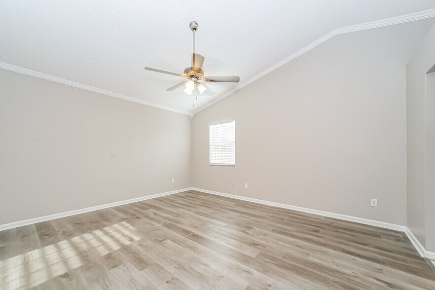 Building Photo - 8410 Spicewood Dr