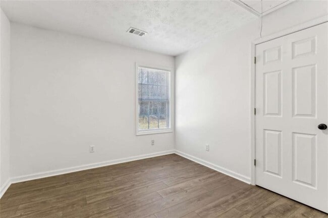 Building Photo - 410 Shenandoah Ct