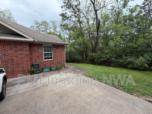 Building Photo - 111 E Rock St