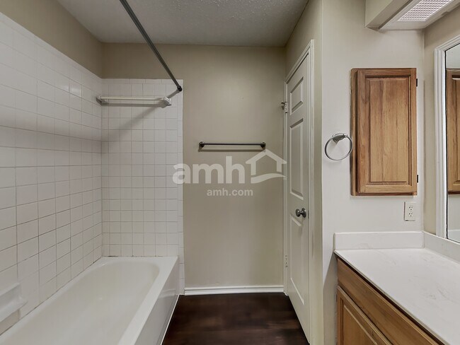 Building Photo - 874 Garden Cir