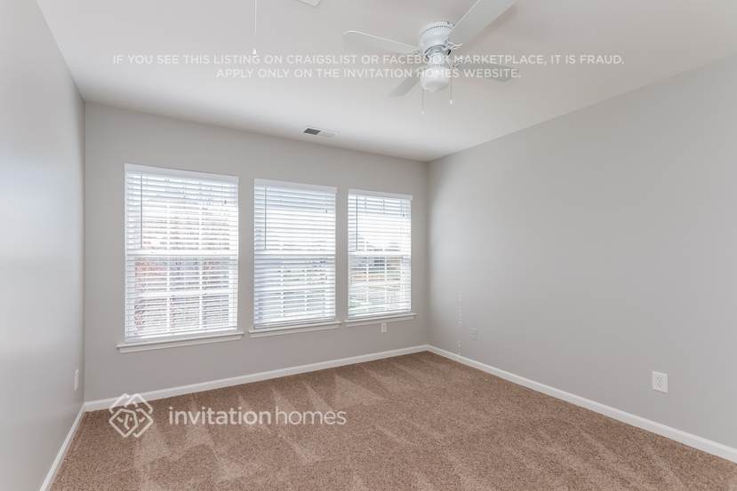 Building Photo - 12120 Palomar Dr