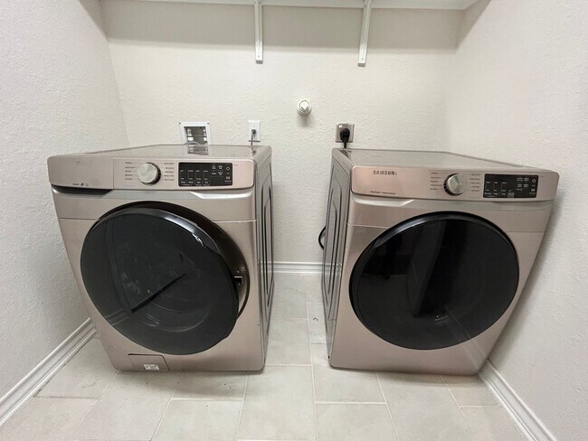 Building Photo - *COMING SOON* 3-Bedroom with Solar Panels & Resort Amenities – Pool, Gym!