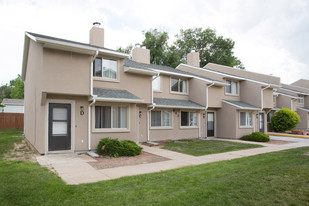 Building Photo - Yuma Court Townhomes