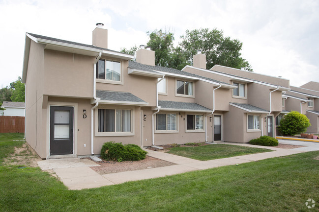 Building Photo - Yuma Court Townhomes