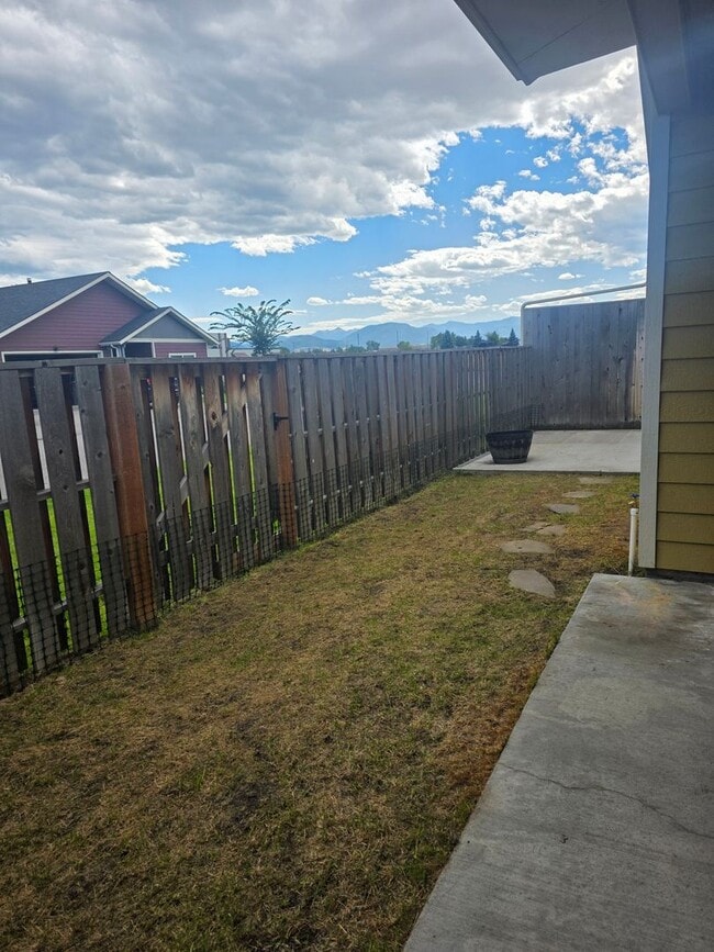 Building Photo - 16 Voyager Ln